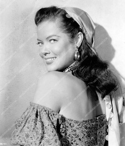 beautiful Dona Drake portrait 8b20-17262