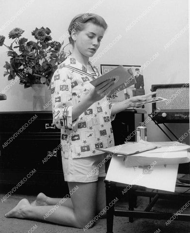 candid Dolores Hart picking out some records to listen to 8b20-17273