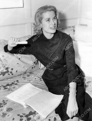 candid Grace Kelly going over the script 8b20-17640