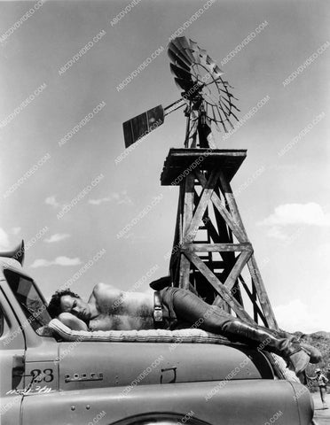 Charlton Heston taking a nap between scenes 8b20-17915