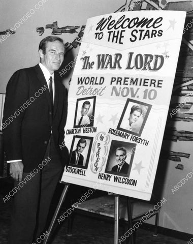 Charlton Heston attends the premiere of film The War Lord 8b20-17931