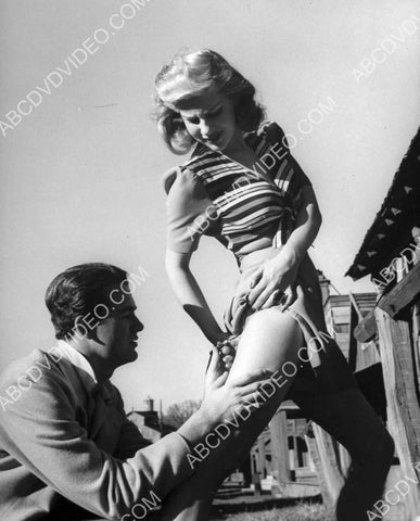 pinup Chili Williams gets a wardrobe adjustment 8b20-17937