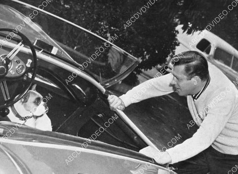 Howard Keel's dog wants to go for a ride and won't get out of the car 8b20-18004