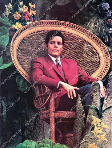 Jack Lord among the tropical flowers 8b20-18137