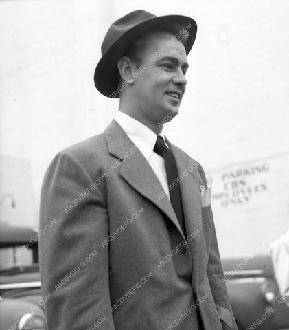 candid Alan Ladd pic 8b20-1849