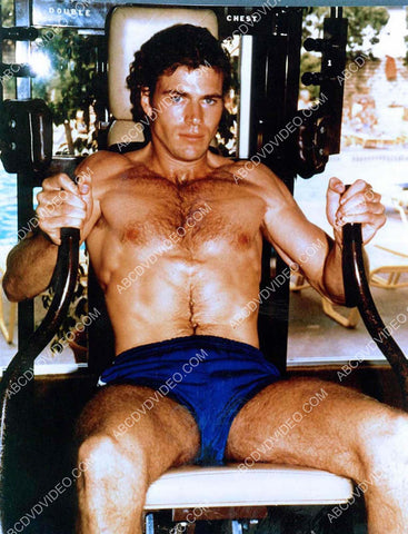 Jon-Erik Hexum working out in the weight room 8b20-18655
