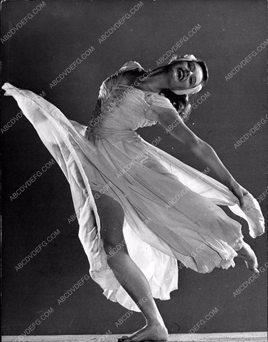 Alexis Smith dance sequence portrait 8b20-1865
