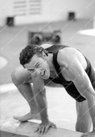 handsome Jon-Erik Hexum in the swimming pool 8b20-18669