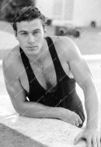 handsome Jon-Erik Hexum in the swimming pool 8b20-18671