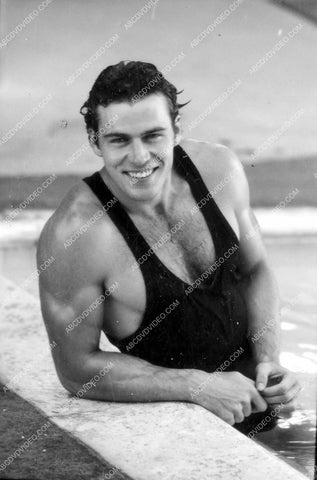 handsome Jon-Erik Hexum in the swimming pool 8b20-18688