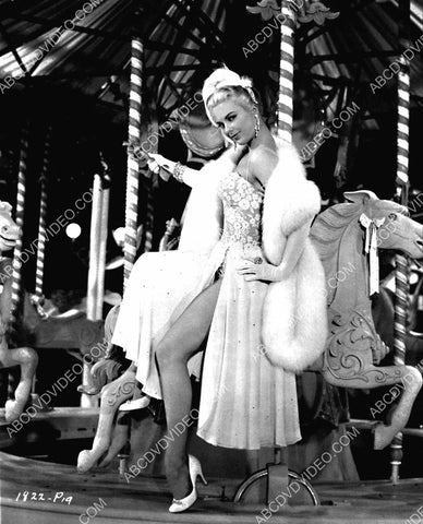 beautiful Martha Hyer on a carousel horse 8b20-18794