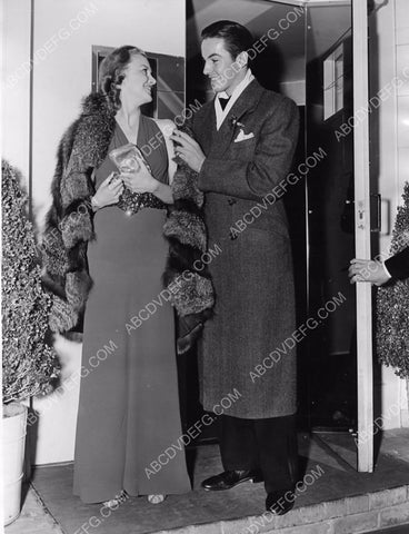 candid Andrea Leeds out on the town with Robert Howard 8b20-1997