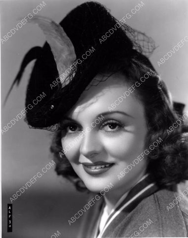 Andrea Leeds in hat portrait 8b20-2000