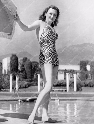 Andrea Leeds sports her new swimsuit out by the swimming pool 8b20-2006