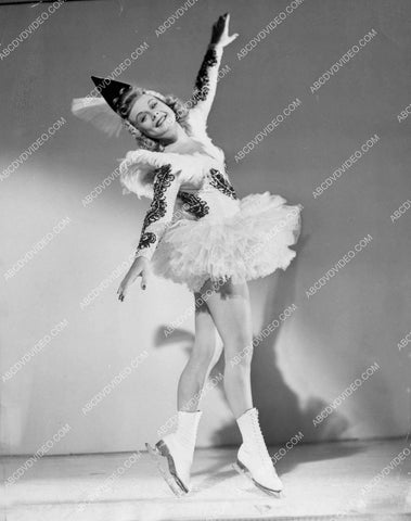 Sonja Henie on the ice 8b20-20122