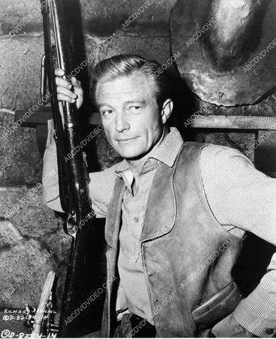 Richard Denning in western wear w his rifle 8b20-20313