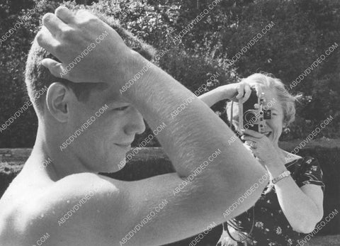 Helen Hayes photographing James MacArthur in the backyard 8b20-20339