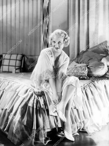 Leila Hyams putting on her shoes 8b20-20381