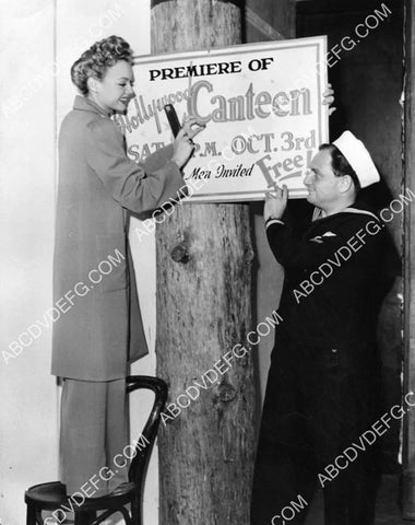 Leslie Brooks and serviceman put up sign promo new Hollywood Canteen Club 8b20-20484