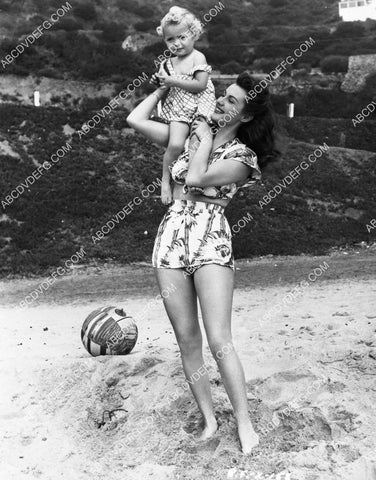 candid Rhonda Fleming and child at the beach 8b20-20711