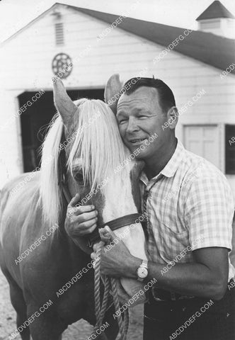 candid Roy Rogers and Trigger 8b20-20731