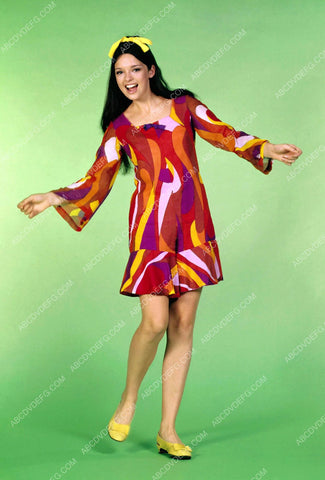 Angela Cartwright full length fashion portrait 8b20-2087