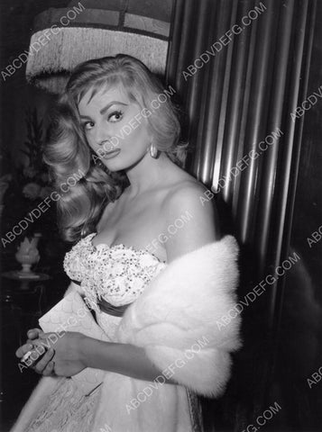 bare shoulders Anita Ekberg portrait 8b20-2152