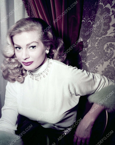 Anita Ekberg portrait 8b20-2200