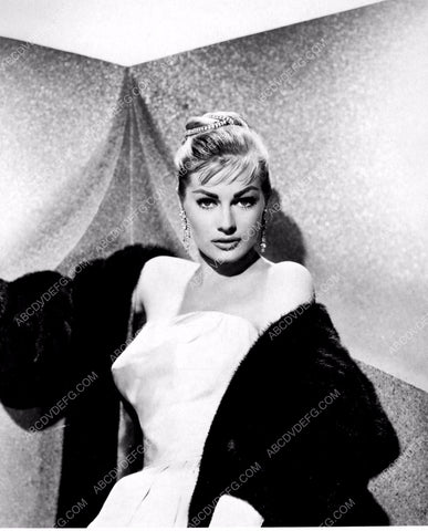 Anita Ekberg white dress black fur 8b20-2216