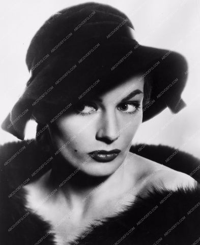 Anita Ekberg in hat portrait 8b20-2229