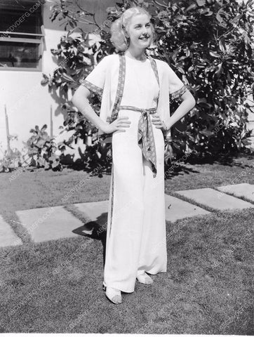 Anita Louise in summer leisure wear 8b20-2246