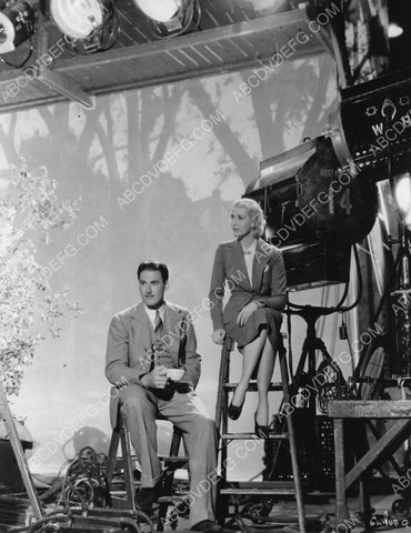 Anita Louise Errol flynn behind the scenes with movie equipment 8b20-2256