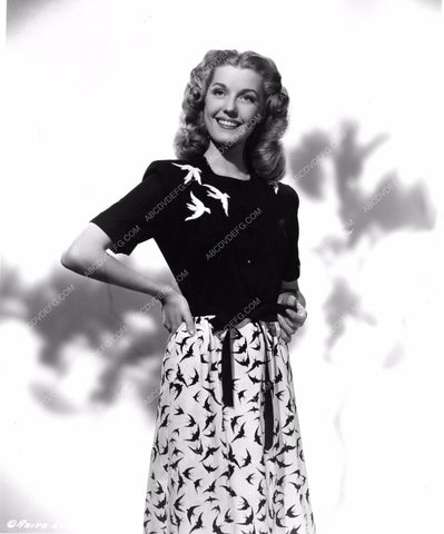 Anita Louise sporting the bird fashion 8b20-2269