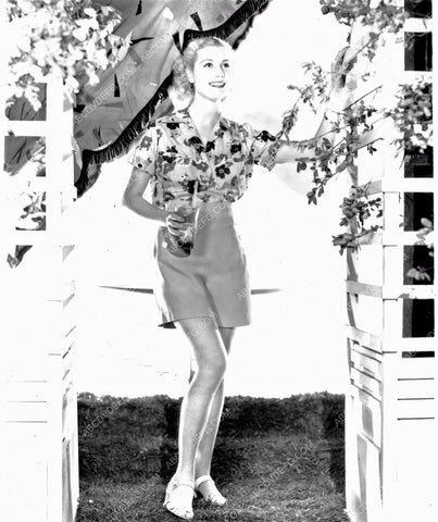 Anita Louise enjoys an iced tea outside 8b20-2282