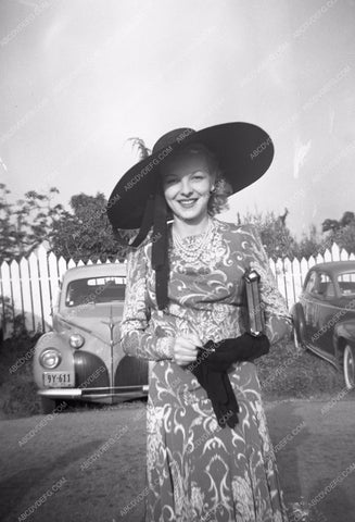 Anna Lee candid shot 8b20-2444