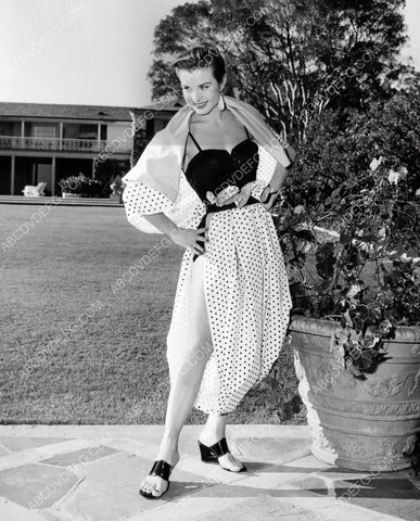 Jean Peters showing off her new summer wear 8b20-2618