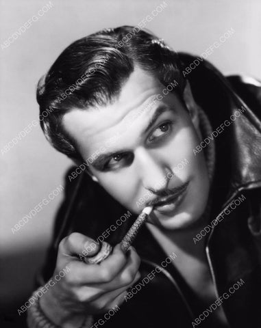 Vincent Price and pipe portrait 8b20-2637