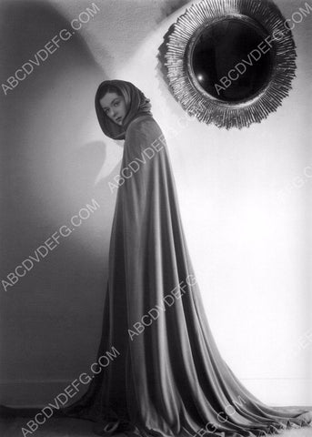 Rosalind Russell stylish pic in long cloak 8b20-2654