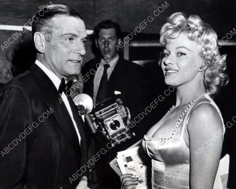 Laurence Olivier and Romy Schneider maybe at some film premiere 8b20-2754