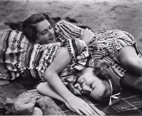 Anne Shirley taking a nap on the beach 8b20-2827