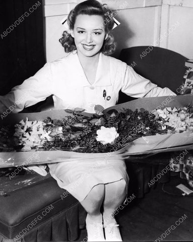 glowing Anne Shirley and large floral arrangement 8b20-2833
