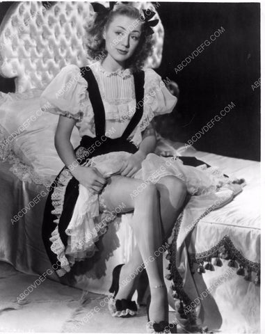 Anne Shirley adjusting nylons and garter 8b20-2834