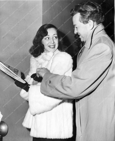 Anne Shirley handed the newspaper behind the scenes 8b20-2845