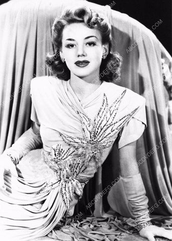 beautiful Anne Shirley in cool white dress pic 8b20-2881