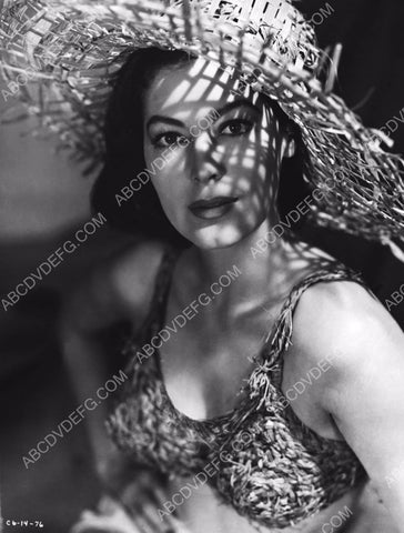 Ava Gardner in straw hat and straw bikini 8b20-3030