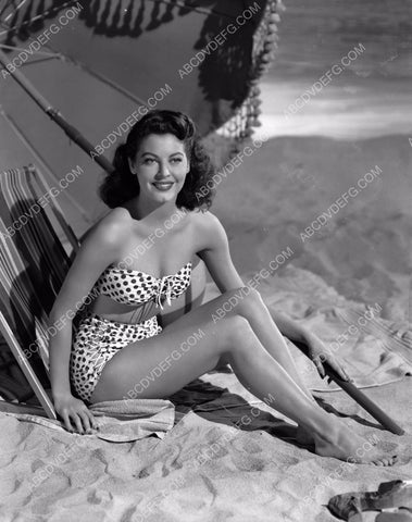 sexy Ava Gardner in her new polka dot bikini under the umbrella 8b20-3038