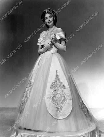 Ava Gardner full length fashion portrait 8b20-3042