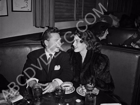 candid photo Mickey Rooney Ava Gardner dining at The Brown Derby Restaur 8b20-3078