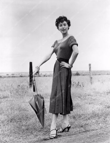 Ava Gardner out in the middle of nowhere w her umbrella 8b20-3138