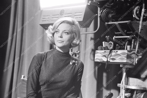 Barbara Bain behind the scenes orig TV Mission Impossible 8b20-3177